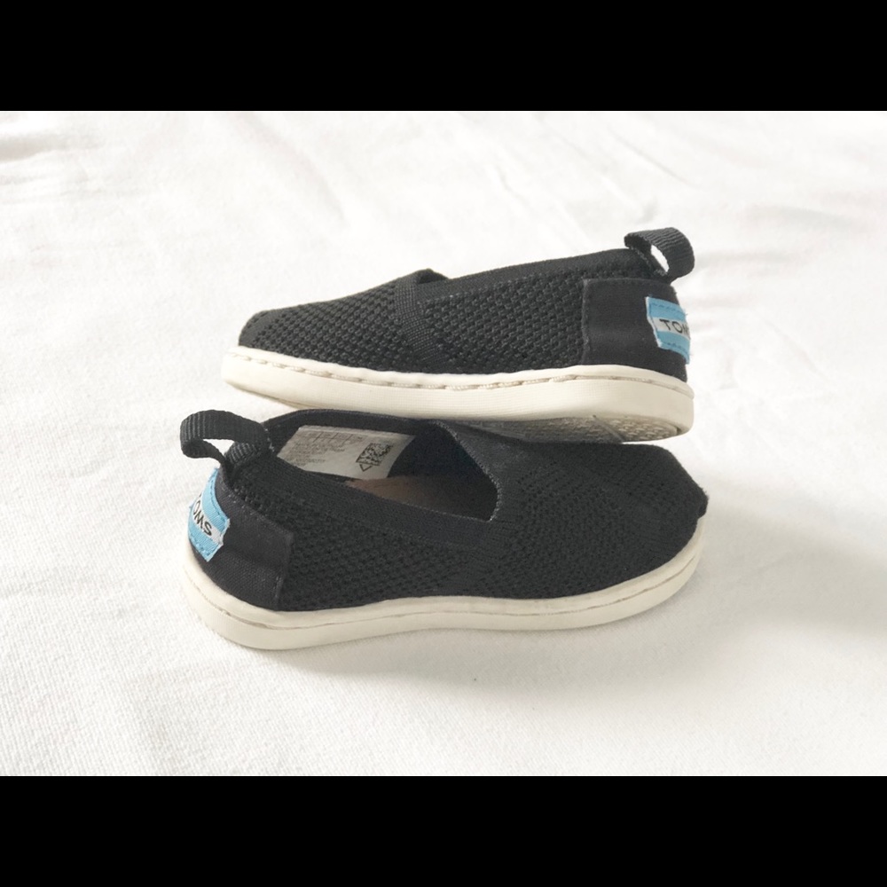 TOMS EUC Toddler Size 5